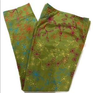 Floral embroidered pant.